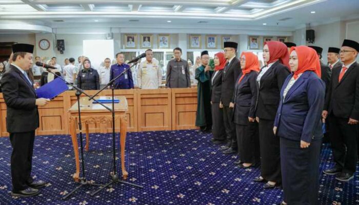 Sekdaprov Lampung Marindo Kurniawan Lantik dan Mengambil Sumpah Jabatan 15 Pejabat Administrator di Lingkungan Pemprov Lampung