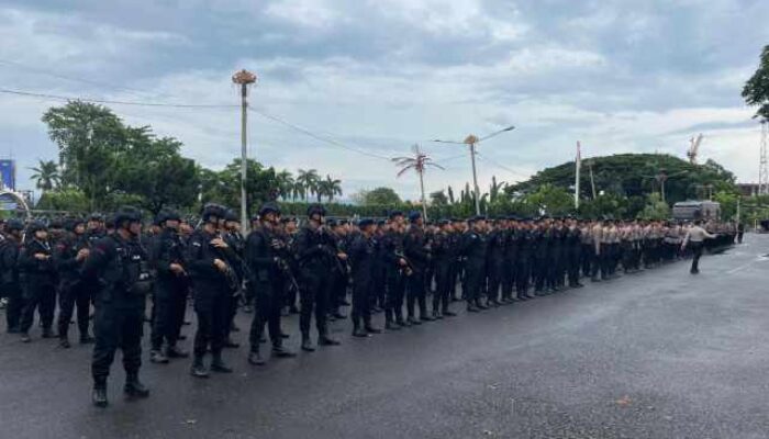Brimob Polda Lampung Kawal Aksi Damai Mahasiswa di DPRD Lampung, Menjamin Kebebasan Berpendapat