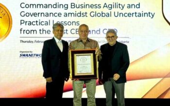 Presiden Direktur JNE Mohamad Feriadi Soeprapto Raih Penghargaan Indonesia Best CEO 2025