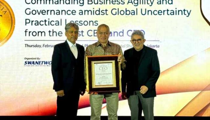 Presiden Direktur JNE Mohamad Feriadi Soeprapto Raih Penghargaan Indonesia Best CEO 2025