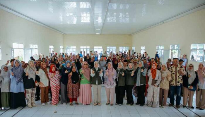 Ketua TP PKK Ibu Purnama Wulan Sari Mirza Kunjungan Kerja ke Kota Metro, Serahkan Bantuan Sosial dan Tinjau Penerima Manfaat