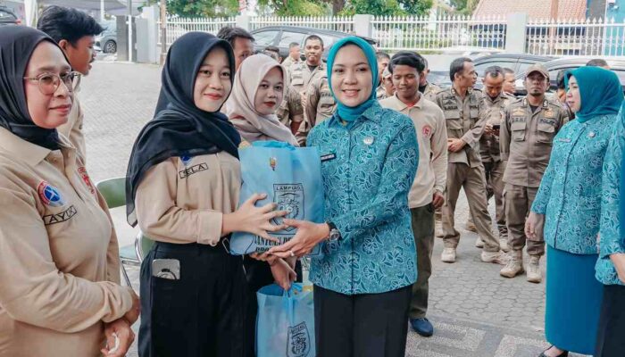 Ketua PKK Lampung Purnama Wulan Sari Salurkan Ratusan Sembako pada Baksos Ramadan 2026
