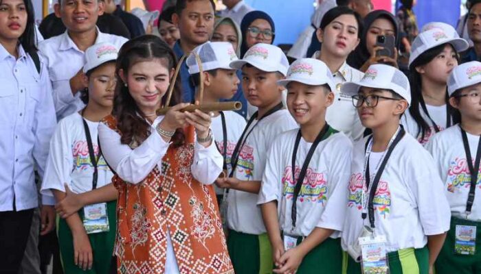 Selvi Istri Wapres Gibran Ajak Anak Tanjungpinang Main Permainan Tradisional pada Hari Anak Nasional 2026